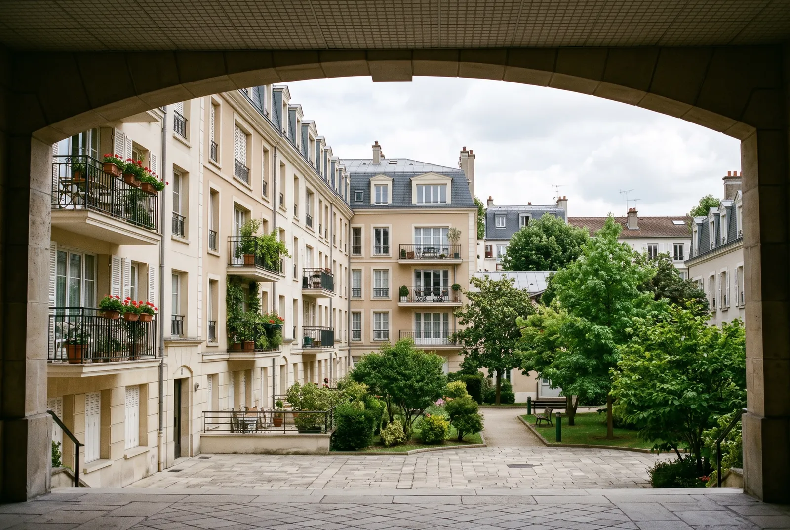 Cour intérieure d'un immeuble à Rueil